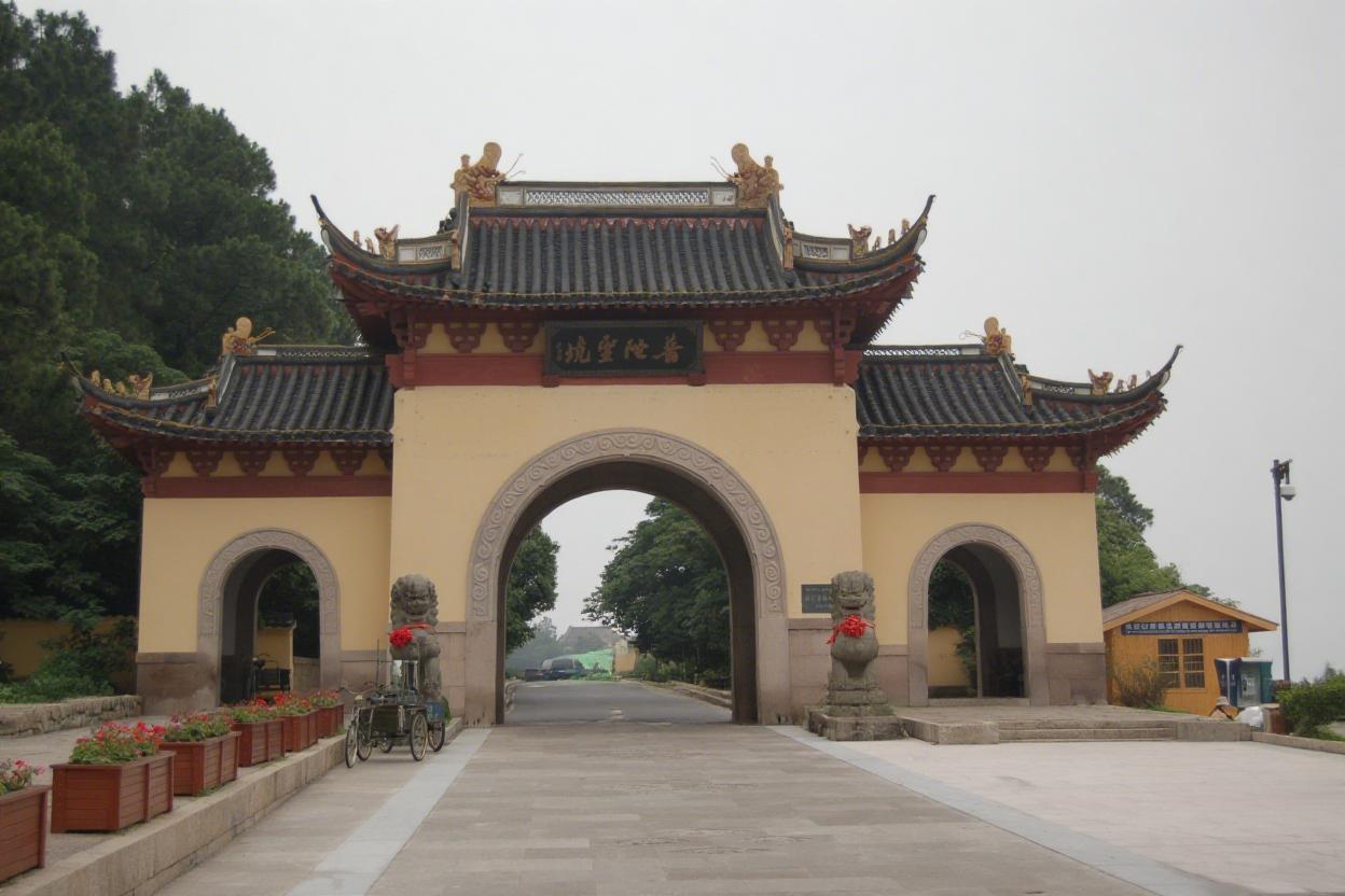 以门楼为笺，，，，镌刻时代的匠心诗行